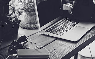 致敬大师！佩德里赛后和卡索拉单独交流